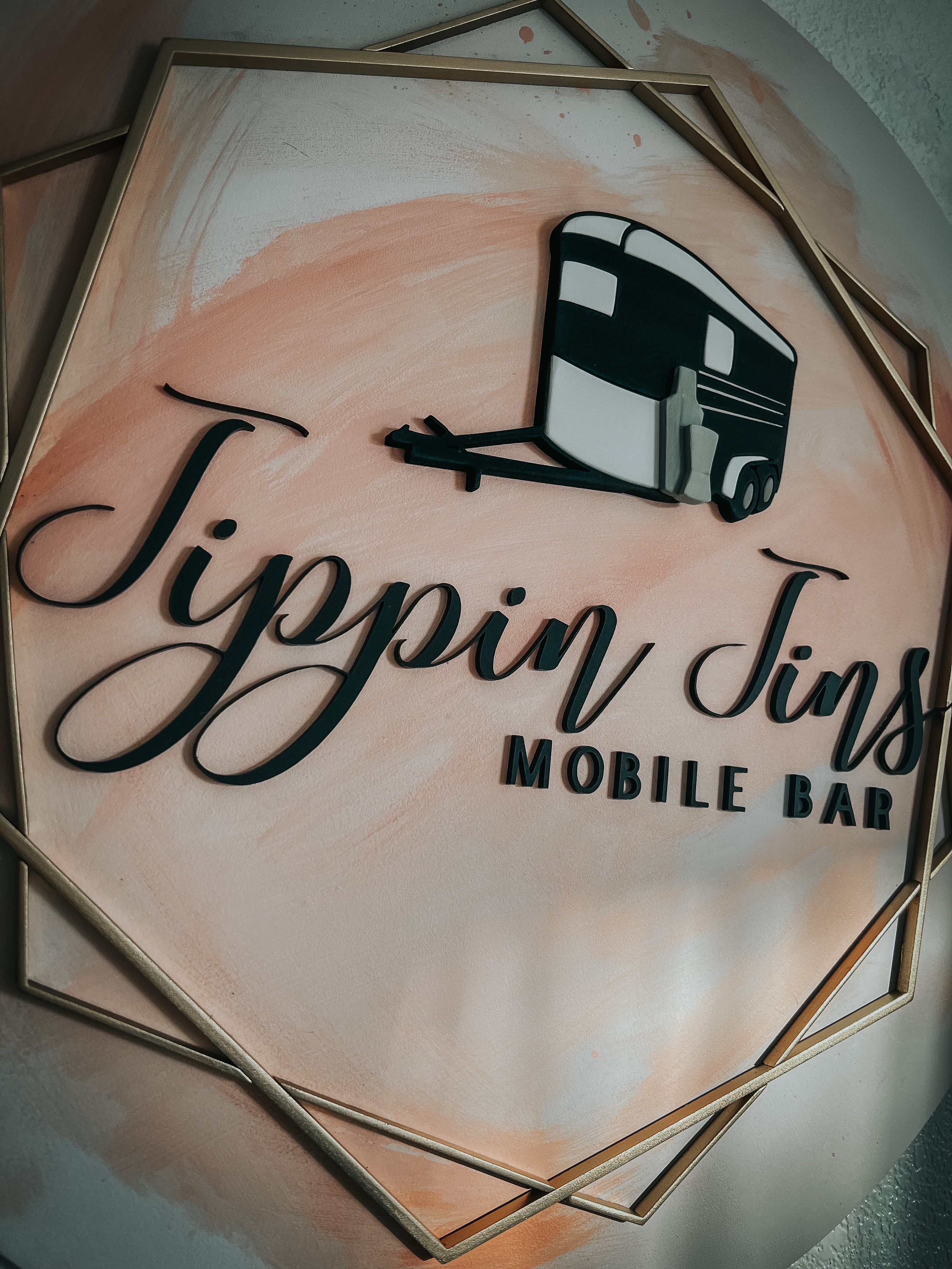 Tipping’ Tins Logo